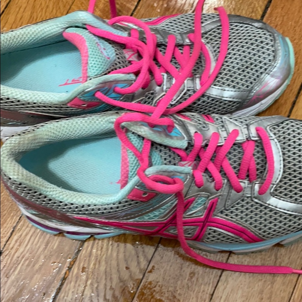 ASICS teal and pink running shoes 👟